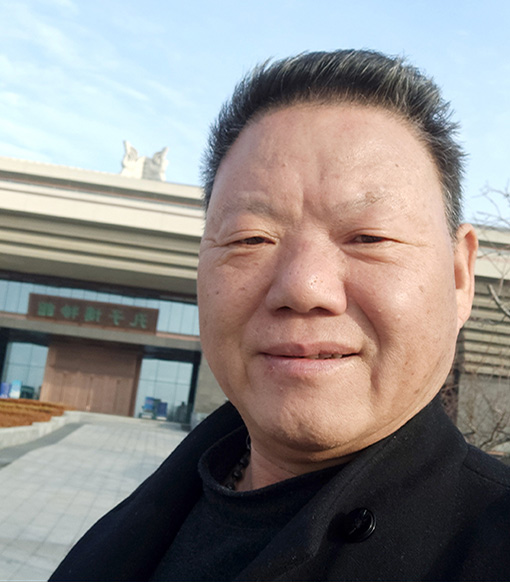 个人照官网.jpg