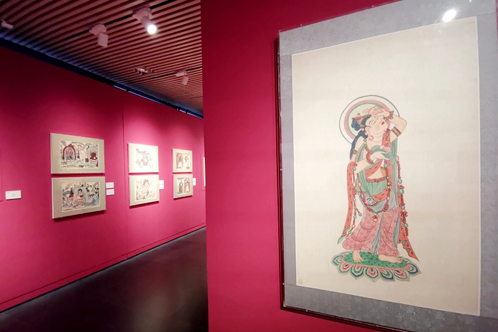 “花开敦煌——常书鸿、常沙娜父女作品展”展览现场7.jpg