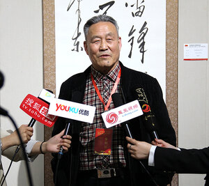 现场采访艺术家 杨新平.jpg